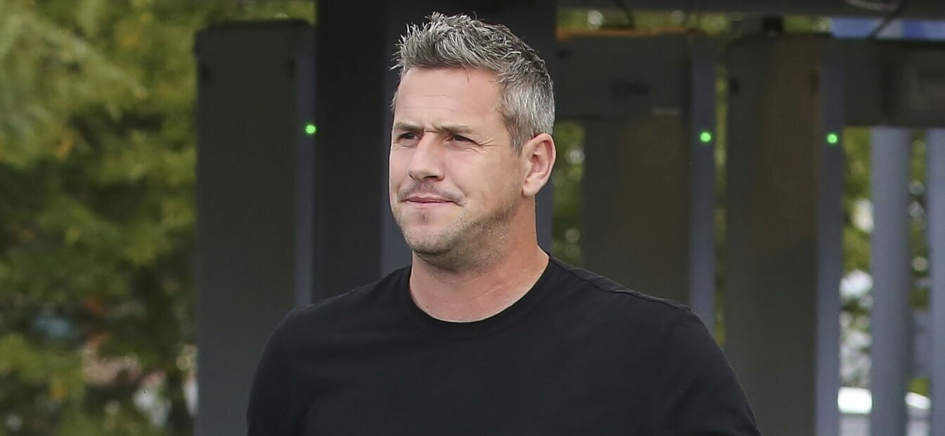 Pregnant Christina Anstead and her husband Ant holding hands while arriving on 'Extra!'. 15 May 2019 Pictured: Christina Anstead, Christina El Moussa, Ant Anstead