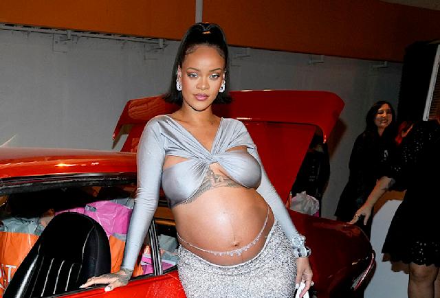 Rihanna pregnant belly