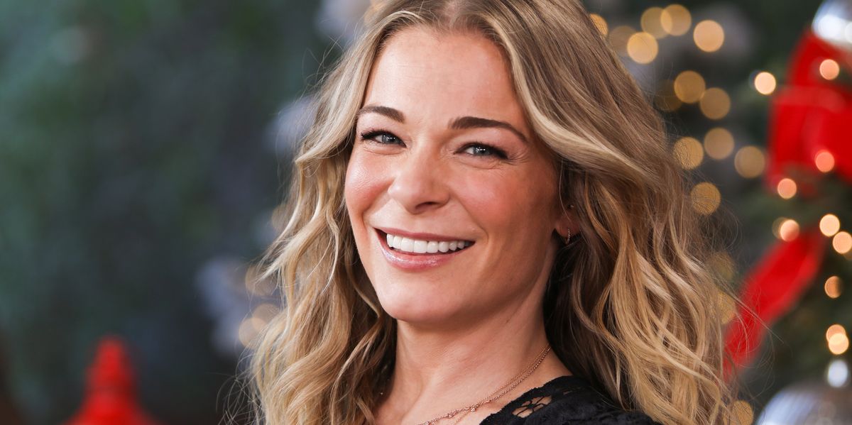 LeAnn Rimes Stuns in a Crop Top During Emotional Alanis Morrissette Song Cover
