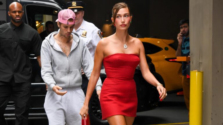 Hailey Bieber Turns Heads in NYC with Rhode Beauty’s New Peptide Treatment Launch – Stunning Red Mini Dress and Chic Accessories!