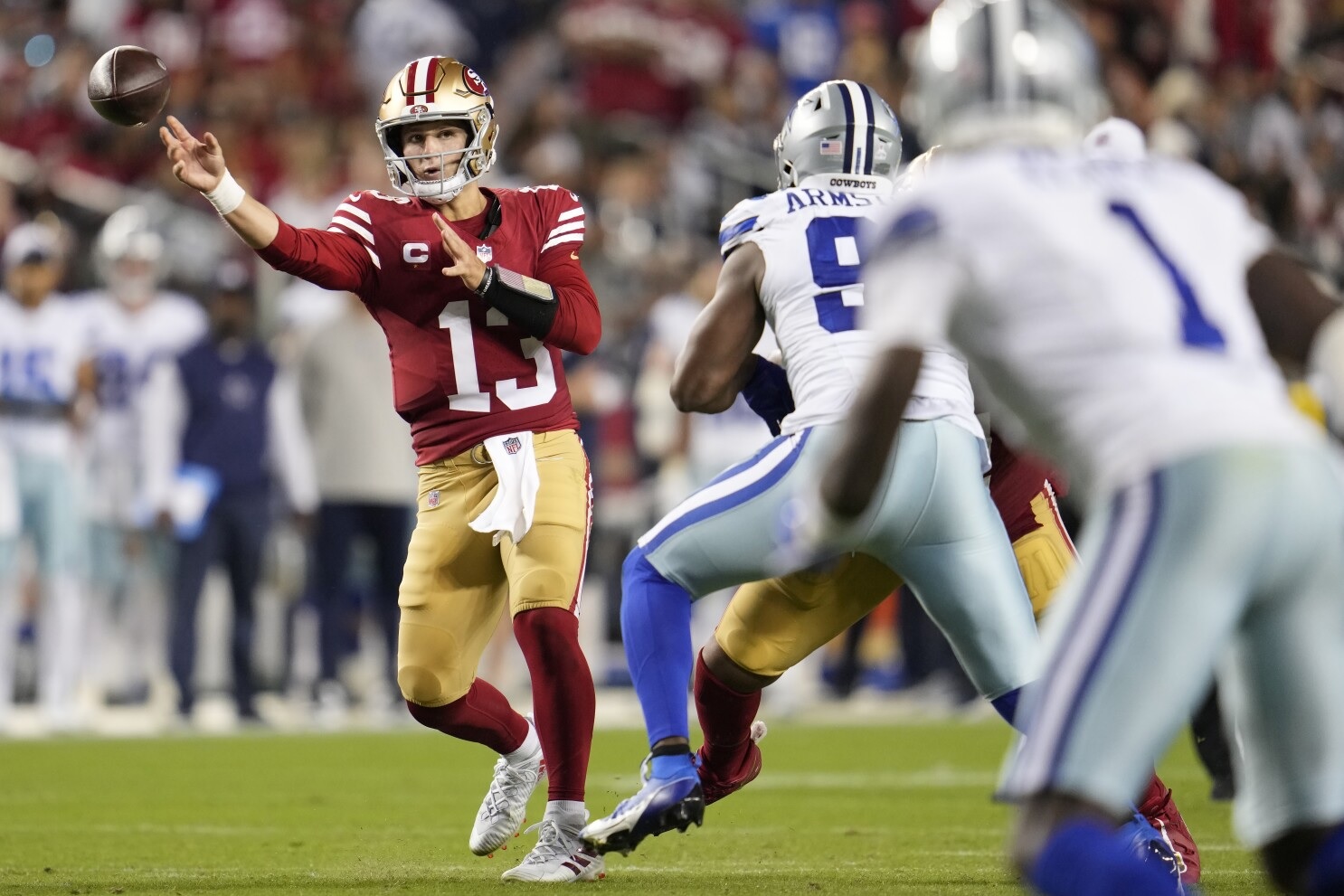 Brock Purdy throws 4 TD passes to lead the 49ers past